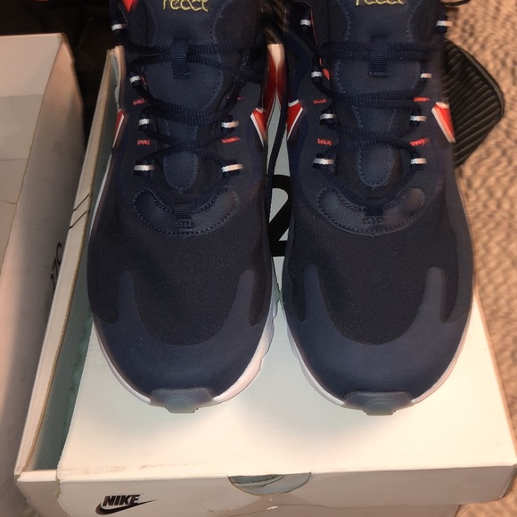 Men’s Nike athletic shoes - Picture 4 of 6